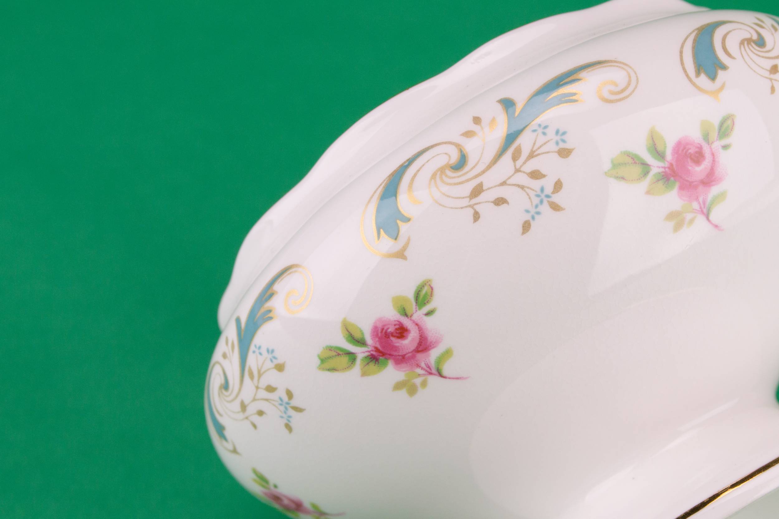 Vintage Elegant Wentworth — Sugar bowl with roses 2