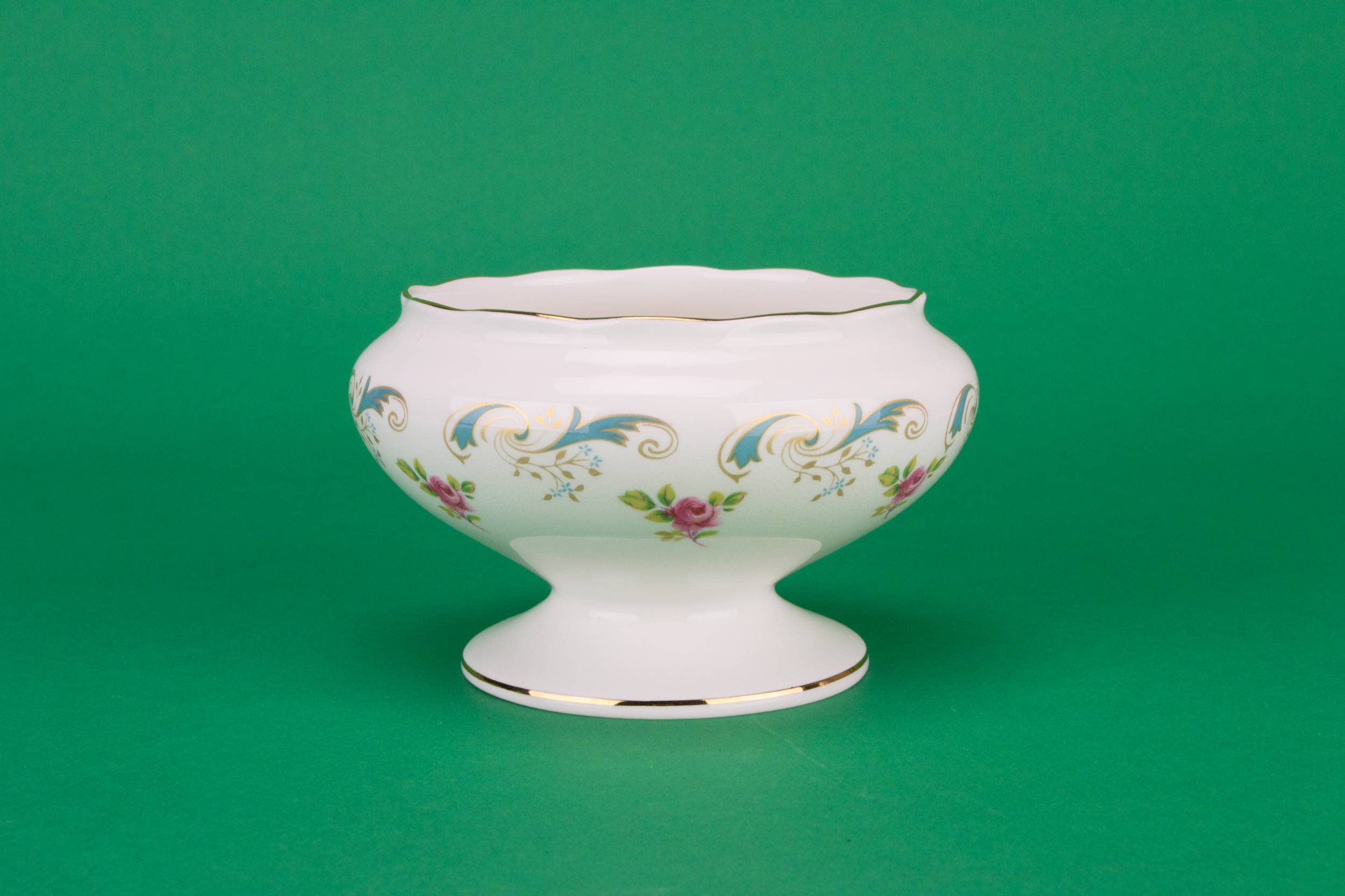 Vintage Elegant Wentworth — Sugar bowl with roses