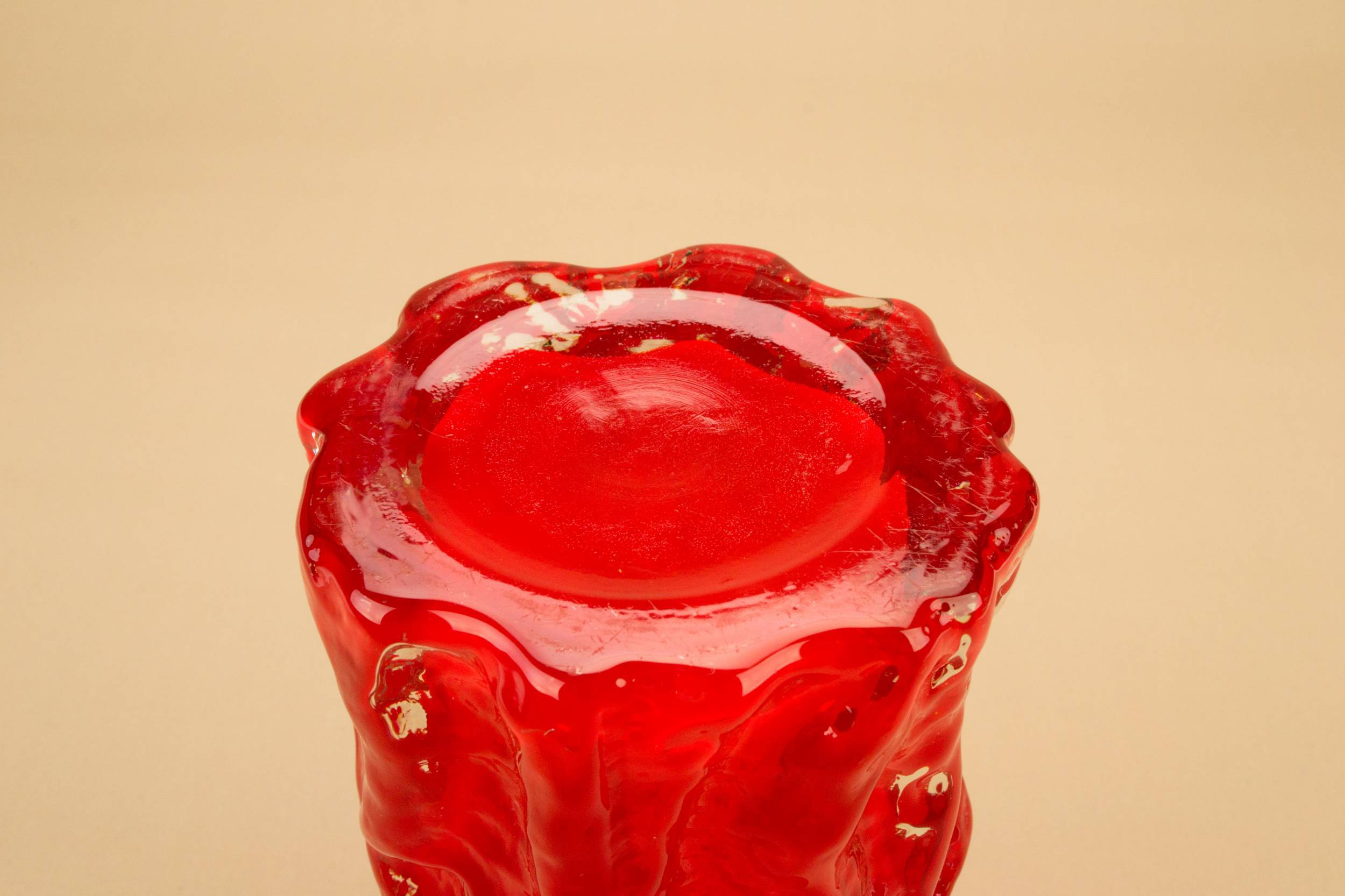 Imposing Vintage Bark — Modernist vase in red glass 2