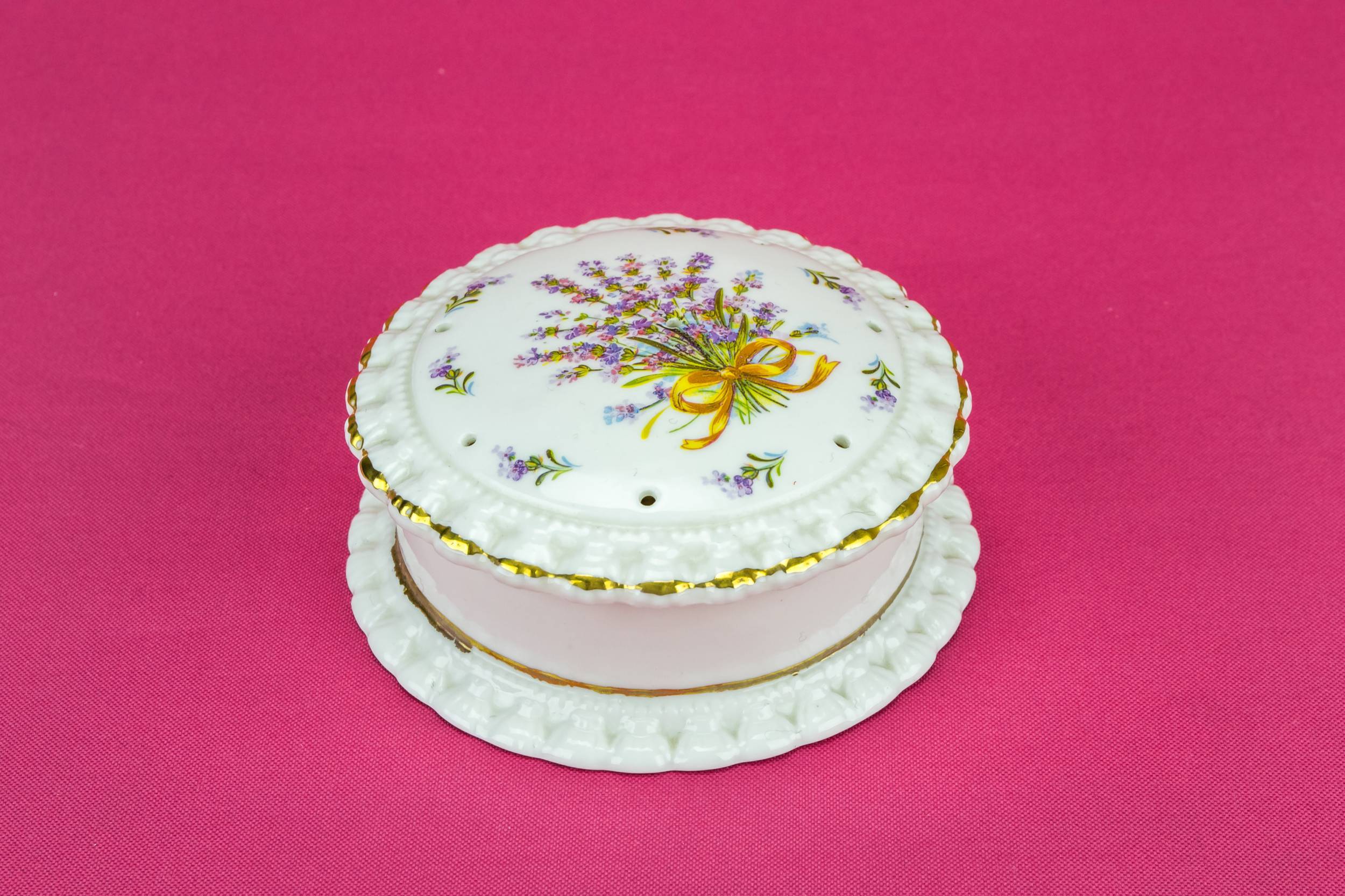 Porcelain Elegant BOX — Dressing table lavender box