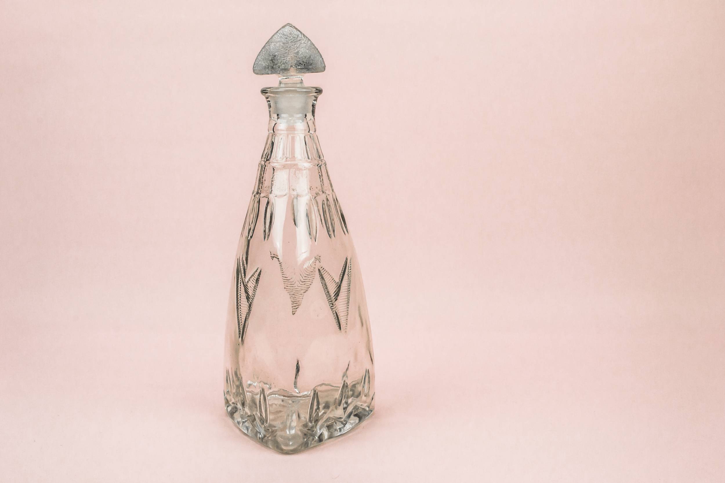Triangular Glass Wine — Triangular glass decanter 1