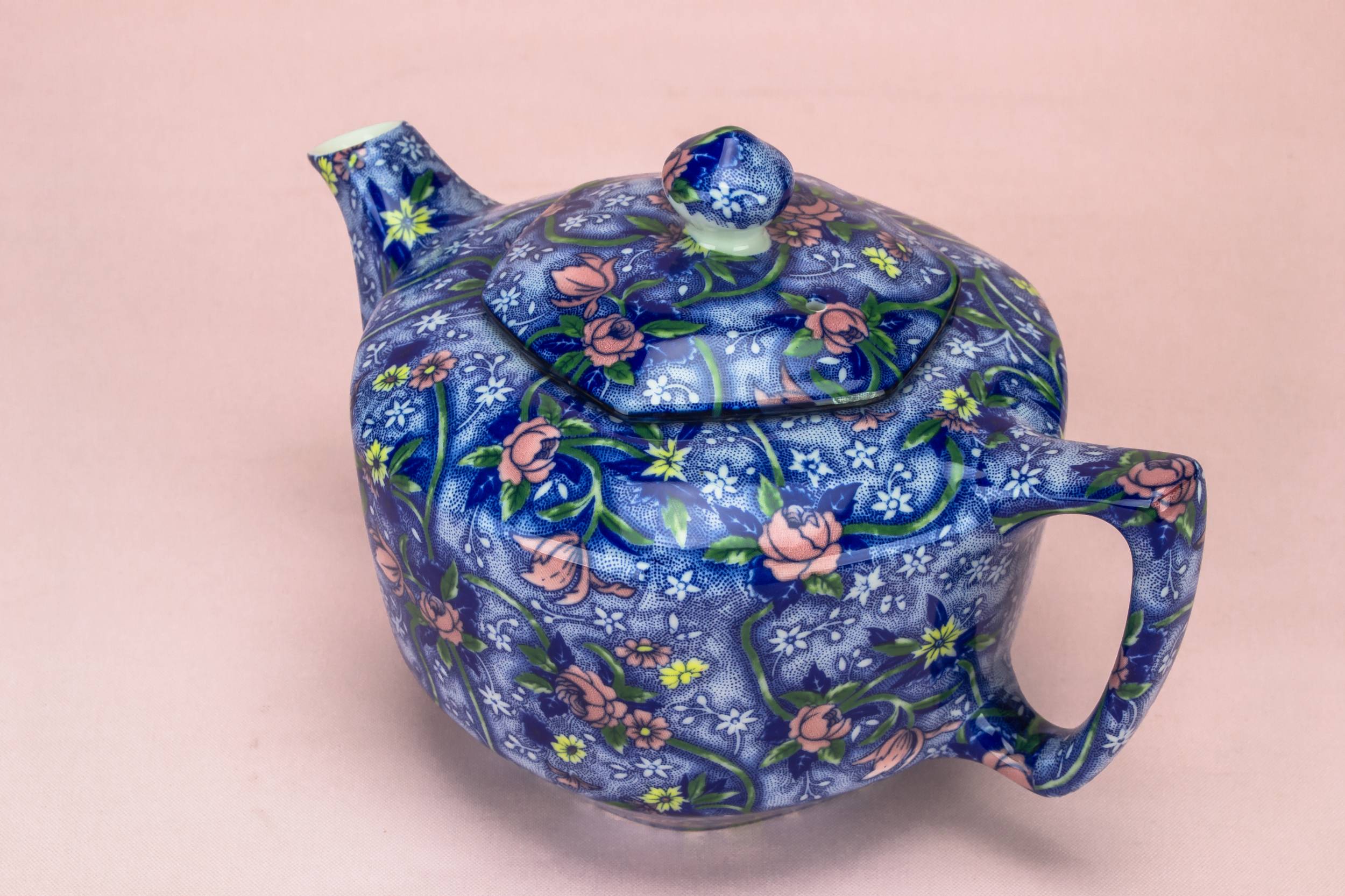 Retro Porcelain Chintz — Tea set in blue white & pink 2