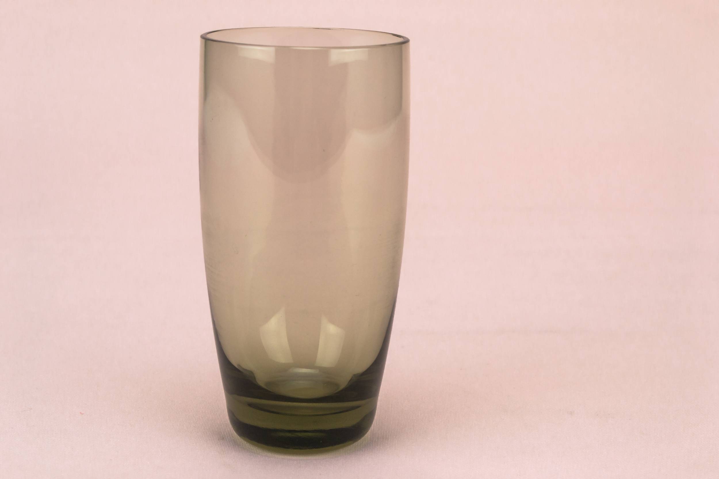 Vintage Grey Minimalist — 4 smoky grey tumblers 1