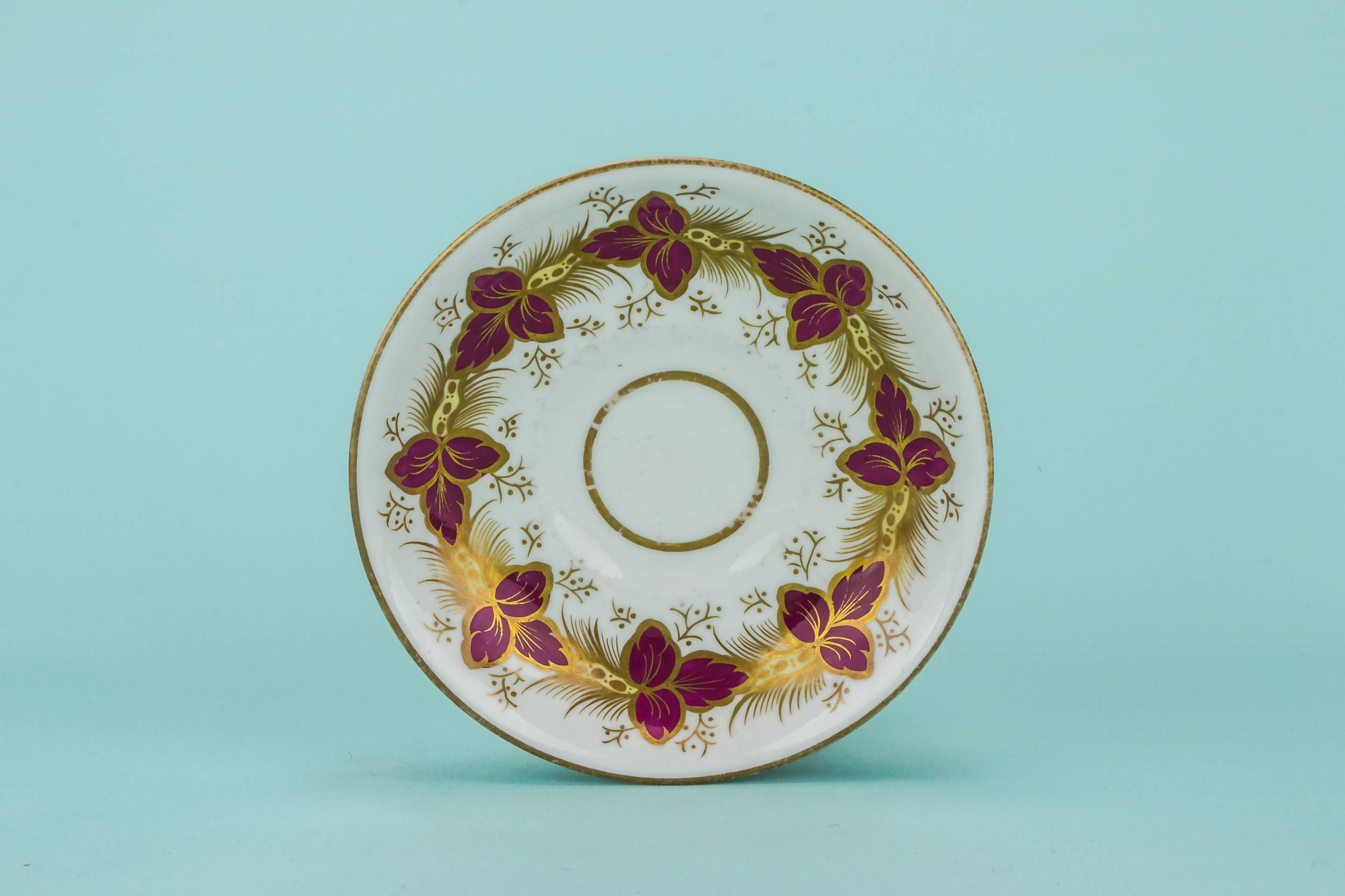 Spectacular Antique 5.6'' — 6 crimson and gold saucers