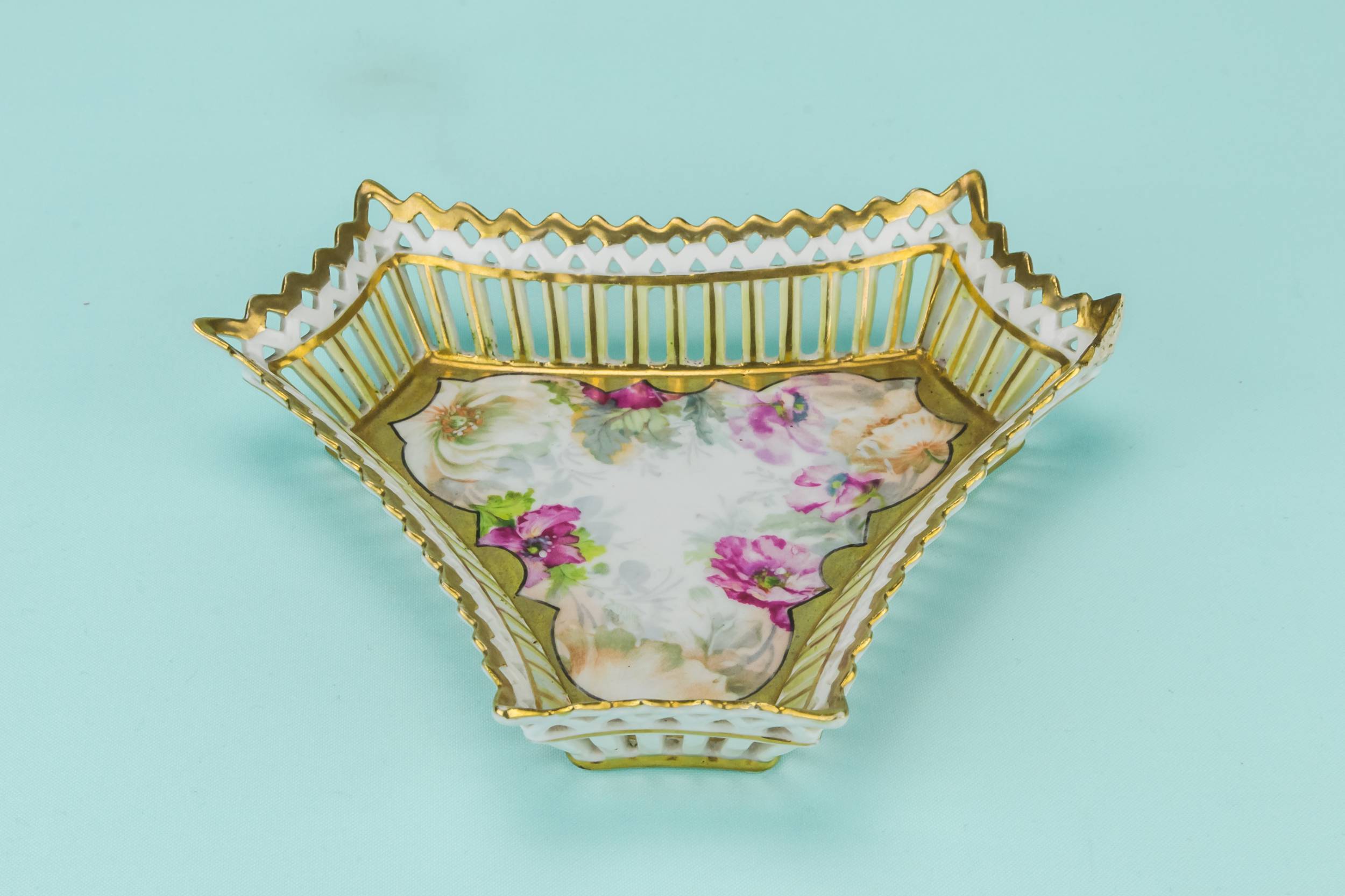 Art Nouveau Triangular — Art Nouveau bowl 1