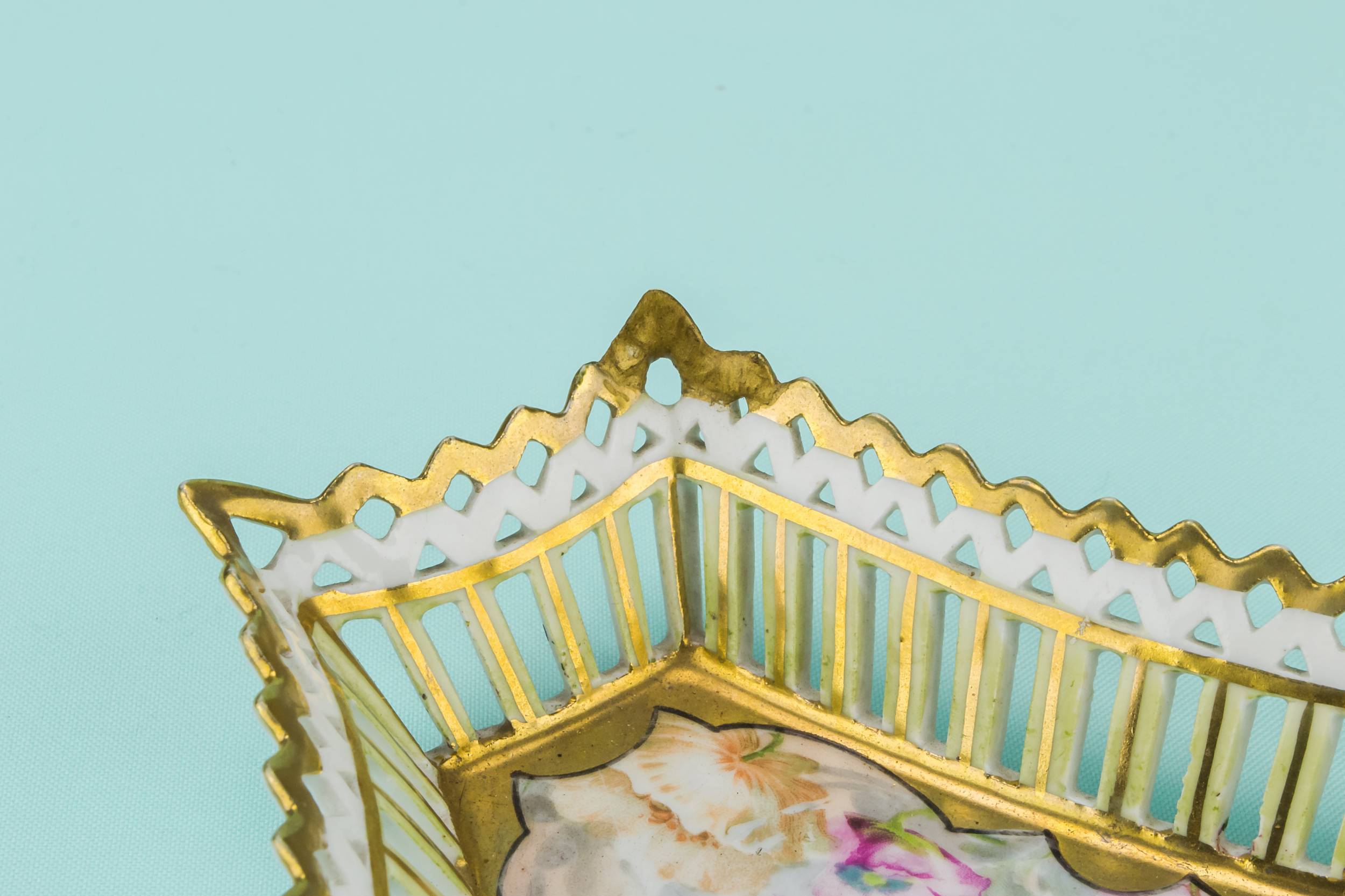 Art Nouveau Triangular — Art Nouveau bowl 2