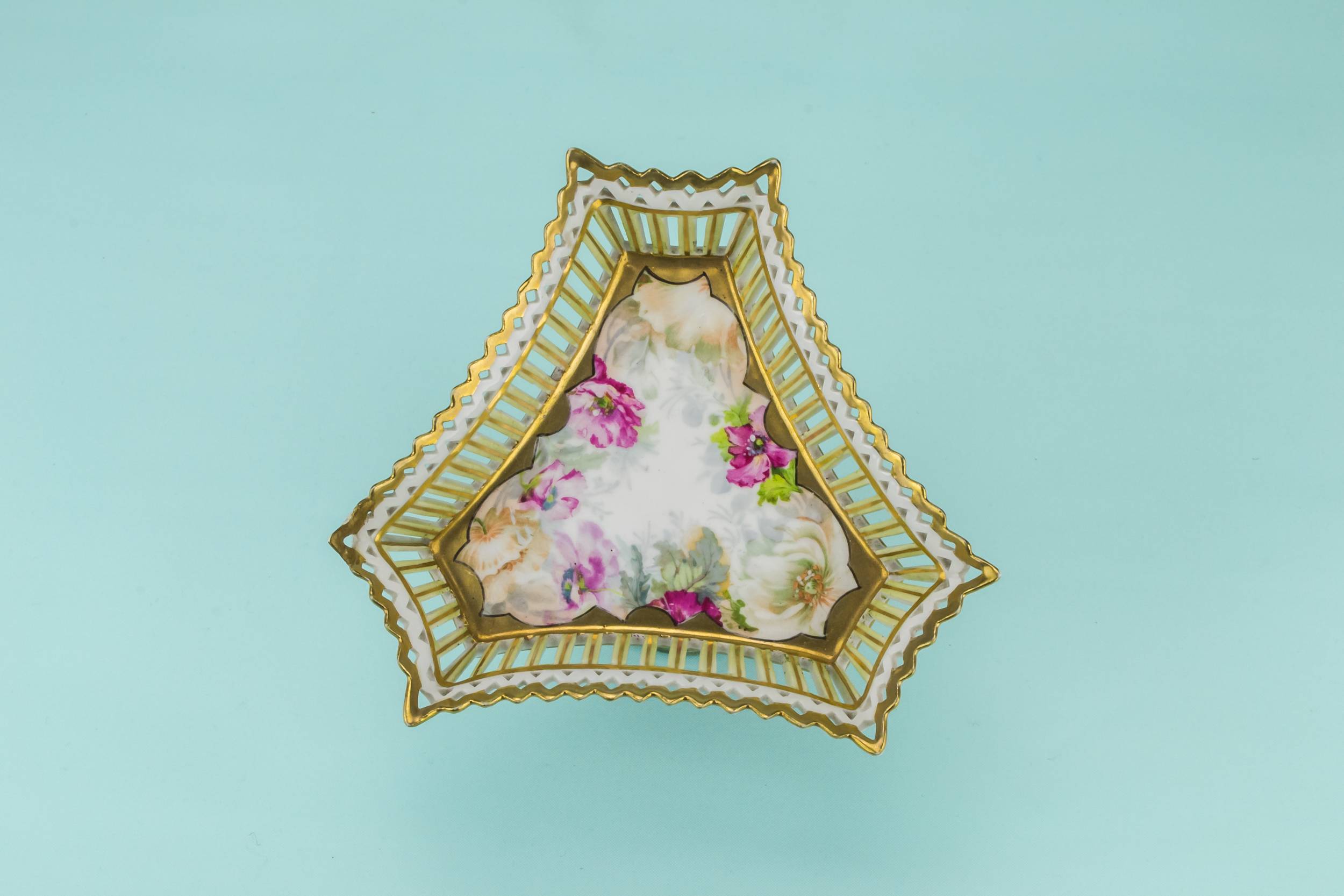 Art Nouveau Triangular — Art Nouveau bowl