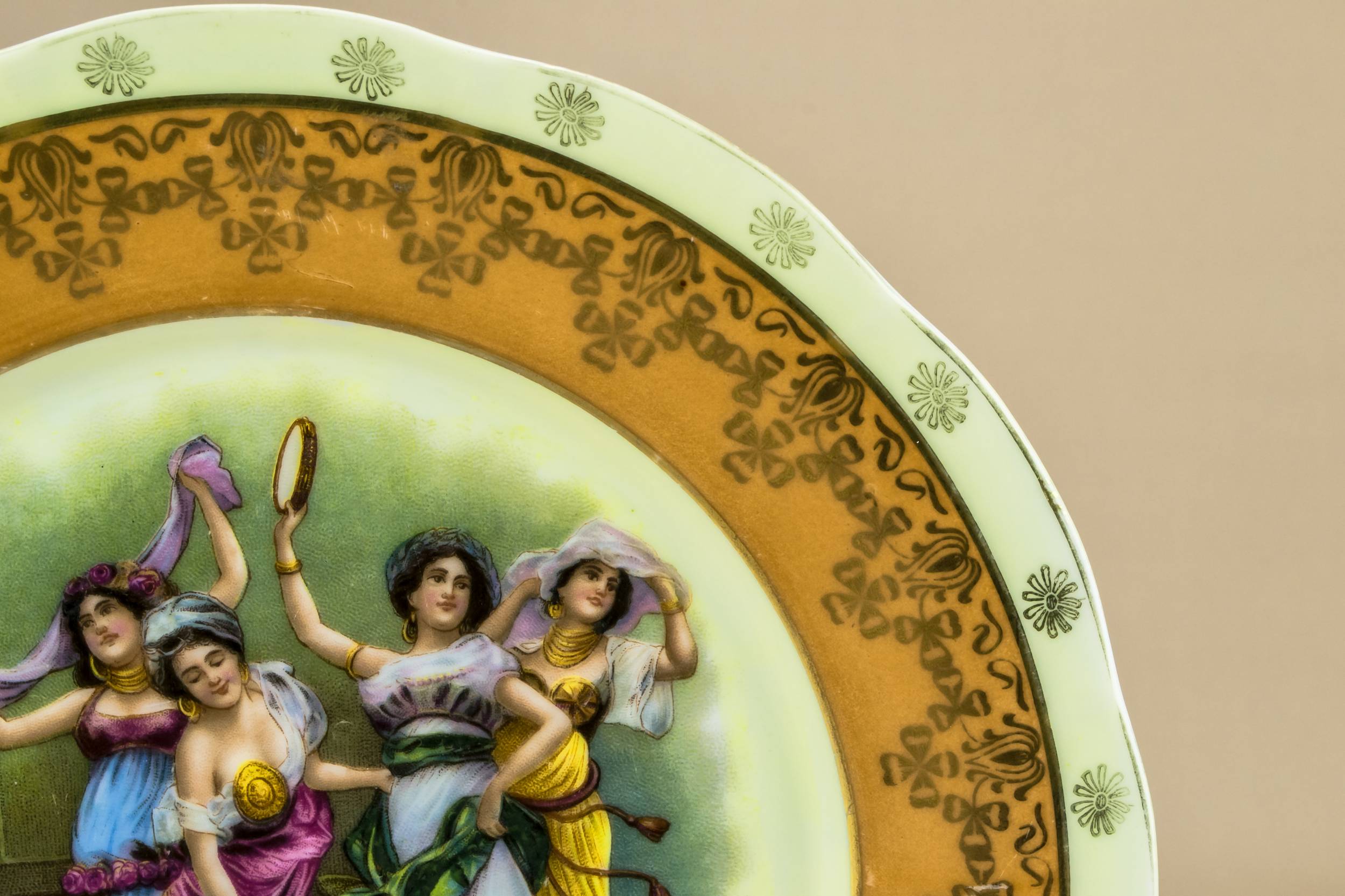Orientalist Cake Serving — Orange cake serving plate 1