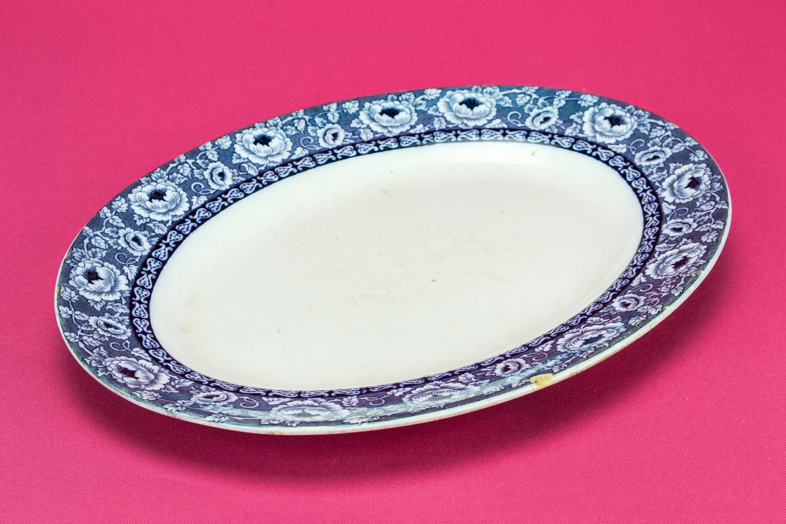 Blue Art Nouveau — Blue and white small platter 1
