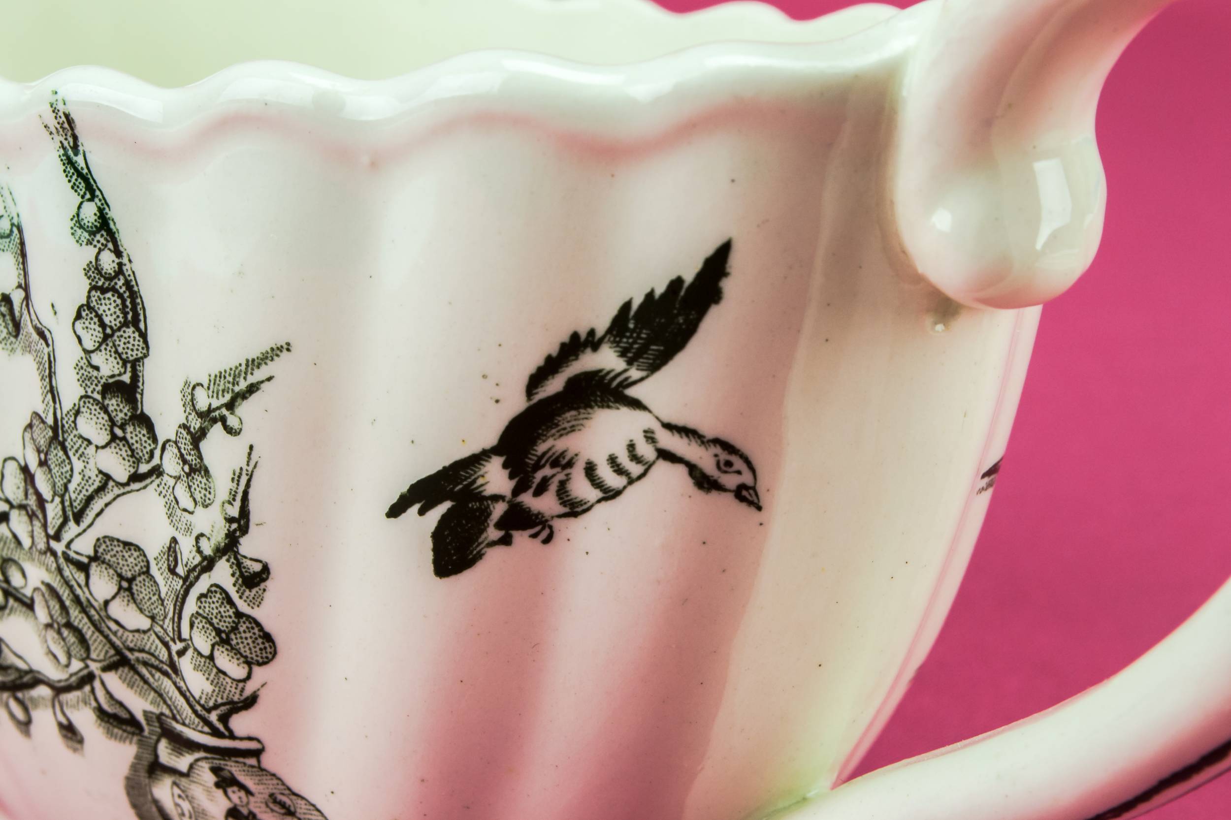 Antique Ceramic Keeling — Green and white gravy boat 2