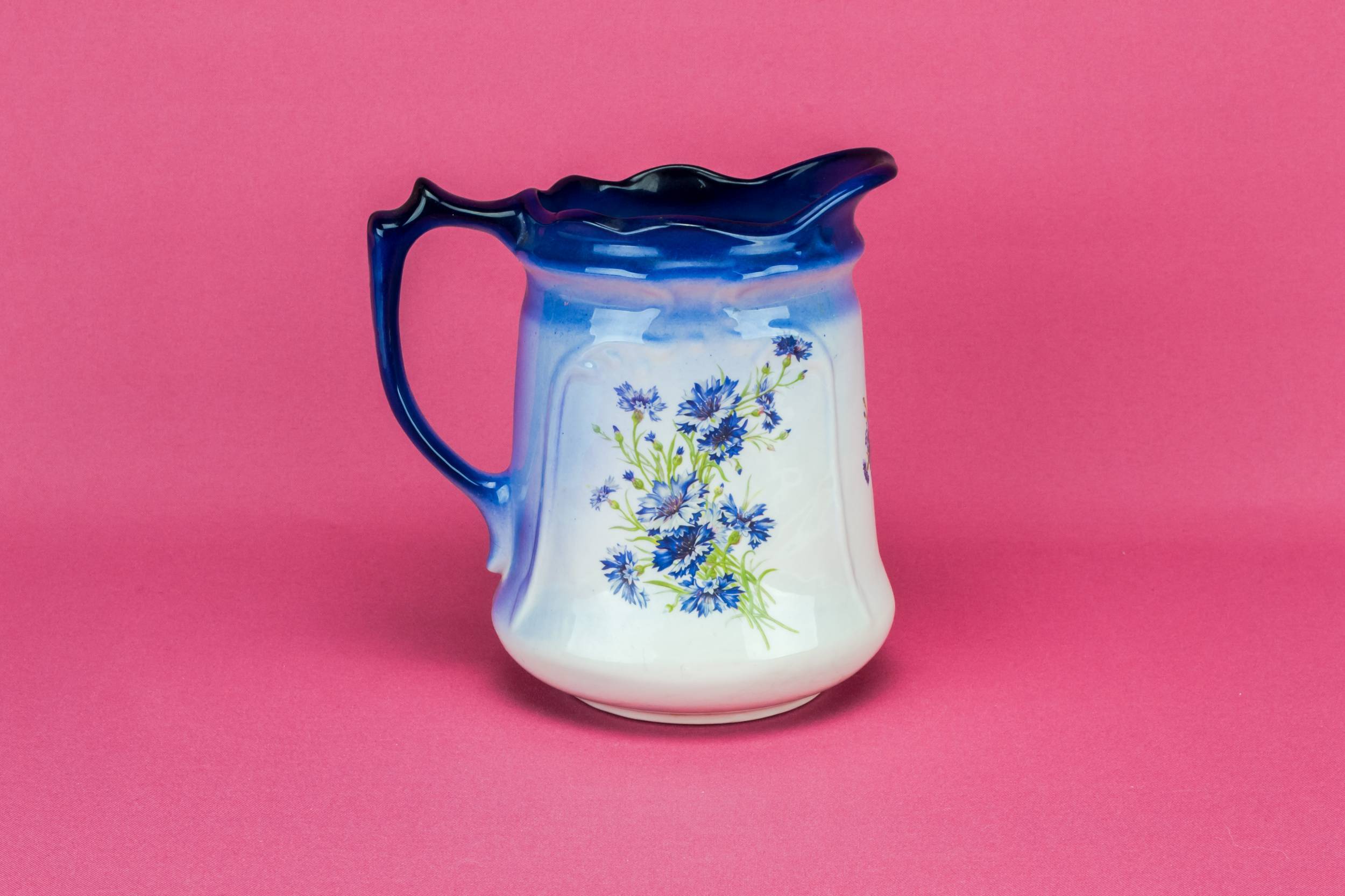 Charming 1.5 L — Blue and white water jug