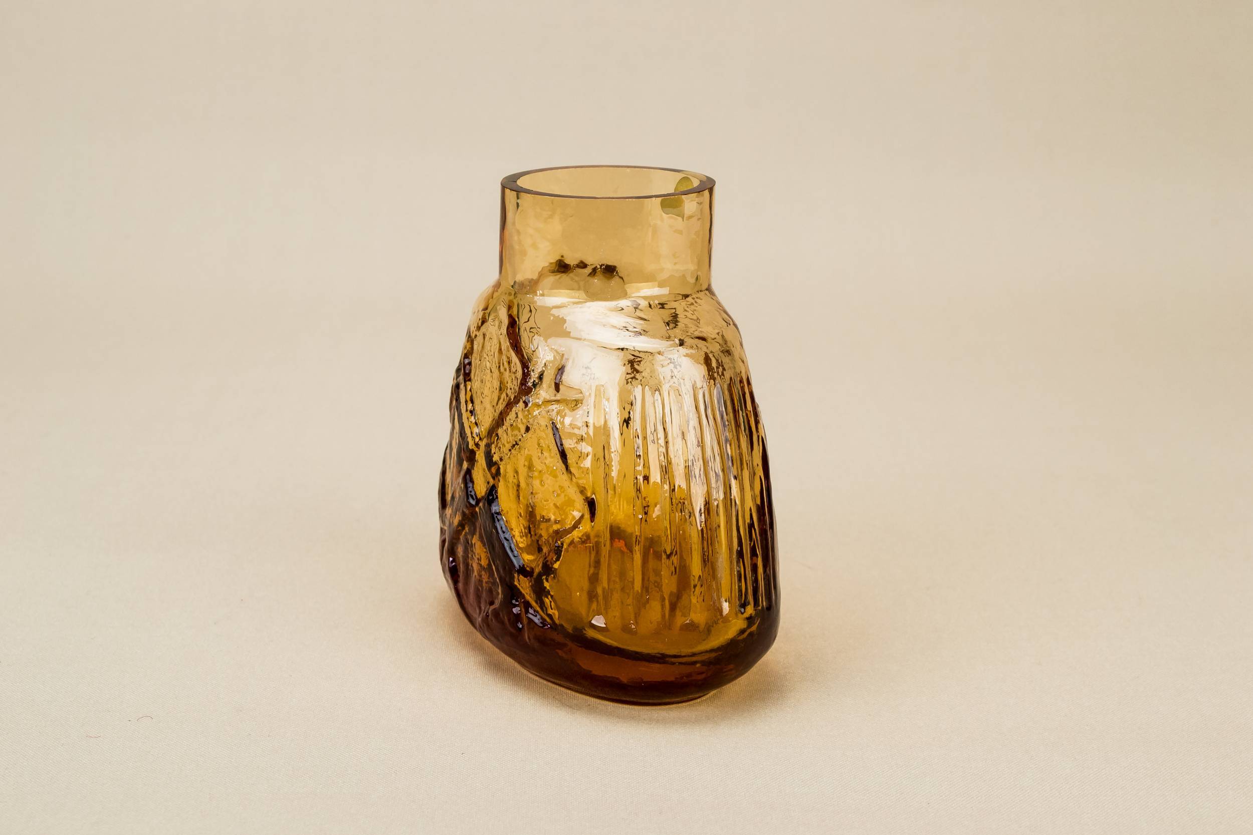 Glass Vintage Stripes — Snowflake amber glass vase 1