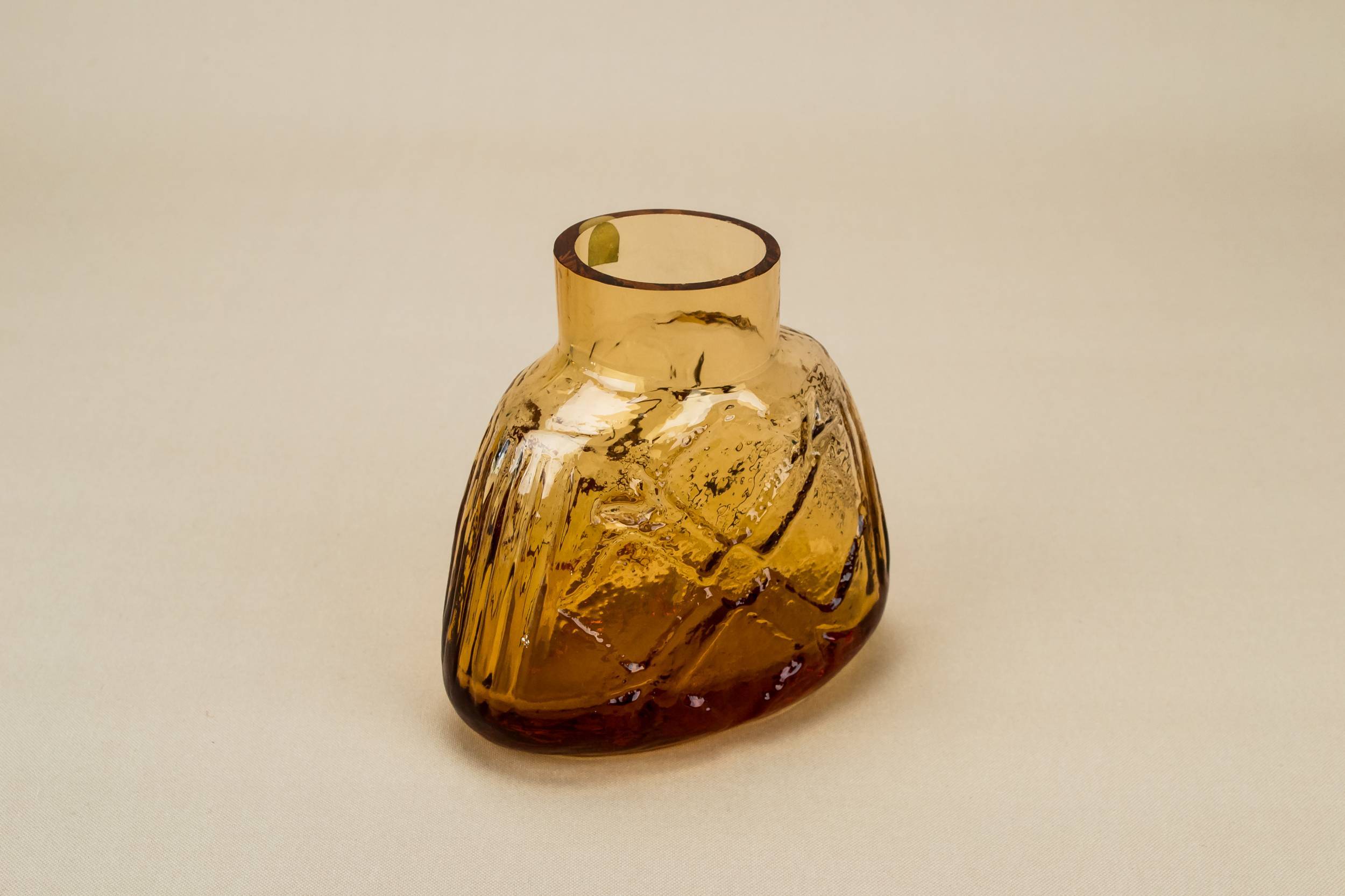 Glass Vintage Stripes — Snowflake amber glass vase 3