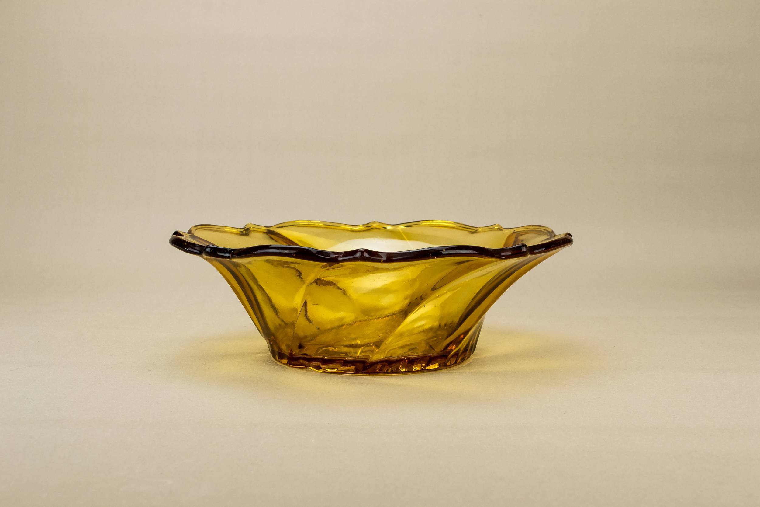 Glass Art Deco — Amber glass fruit bowl 2