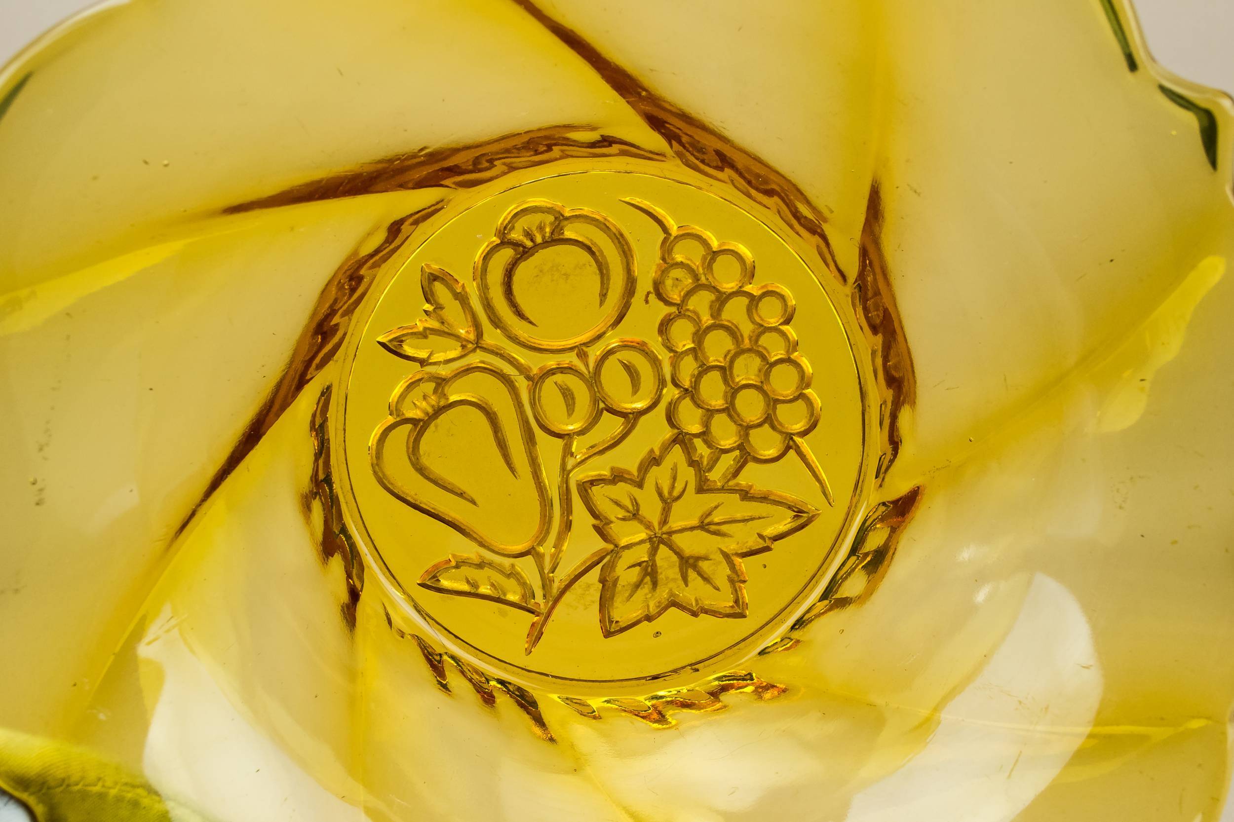 Glass Art Deco — Amber glass fruit bowl 1