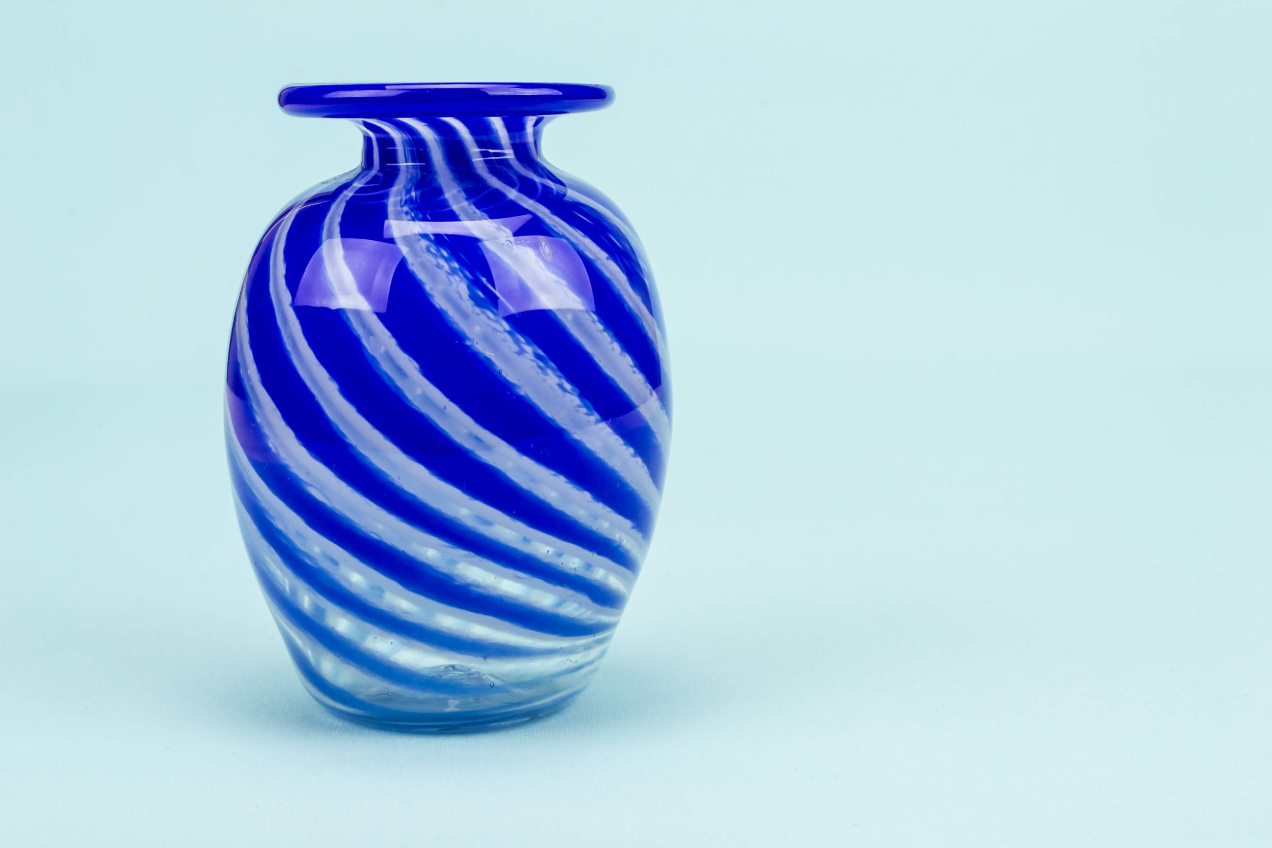 Glass Elegant Stripes — Small blue streak vase 2