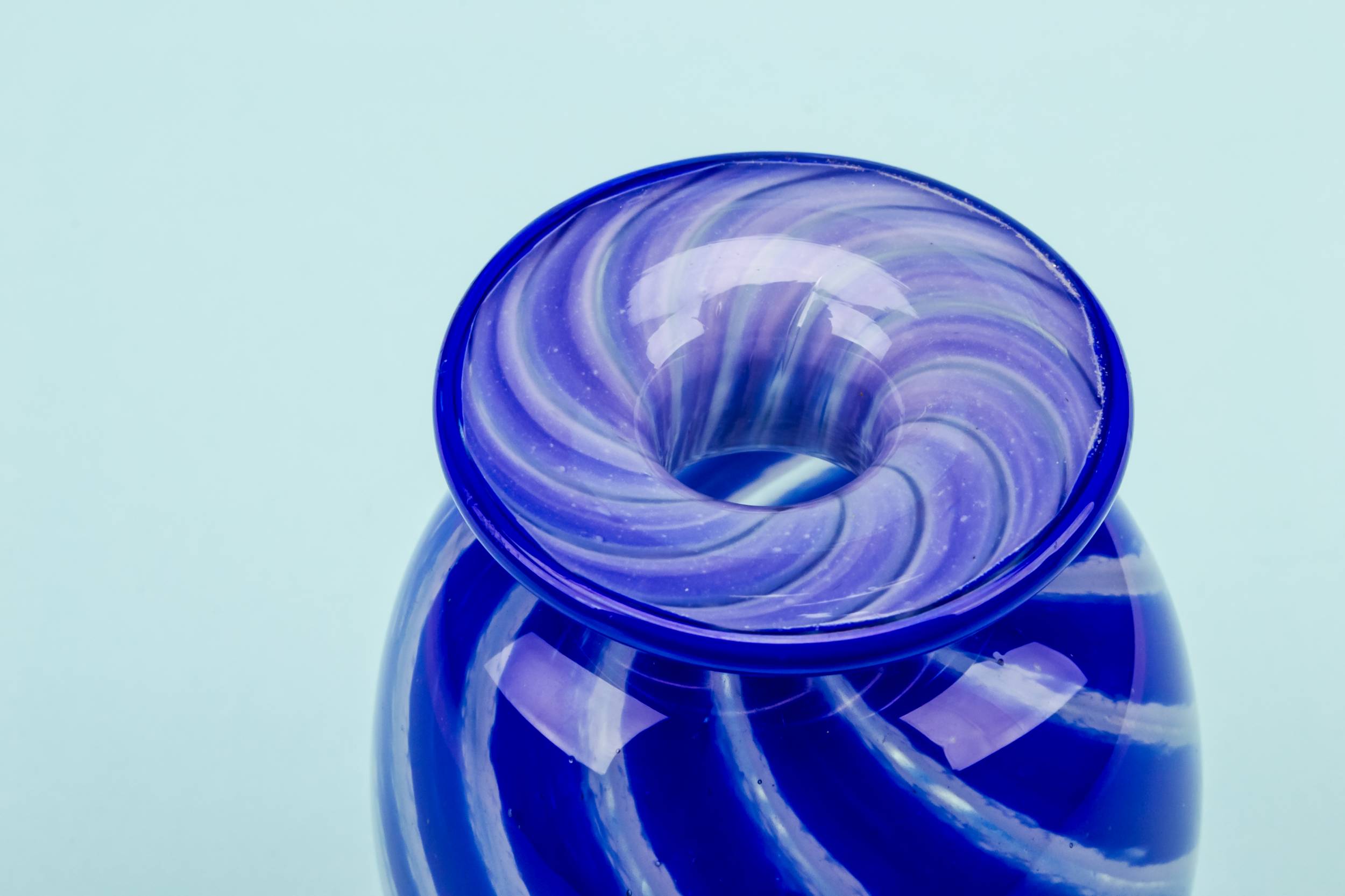 Glass Elegant Stripes — Small blue streak vase 1