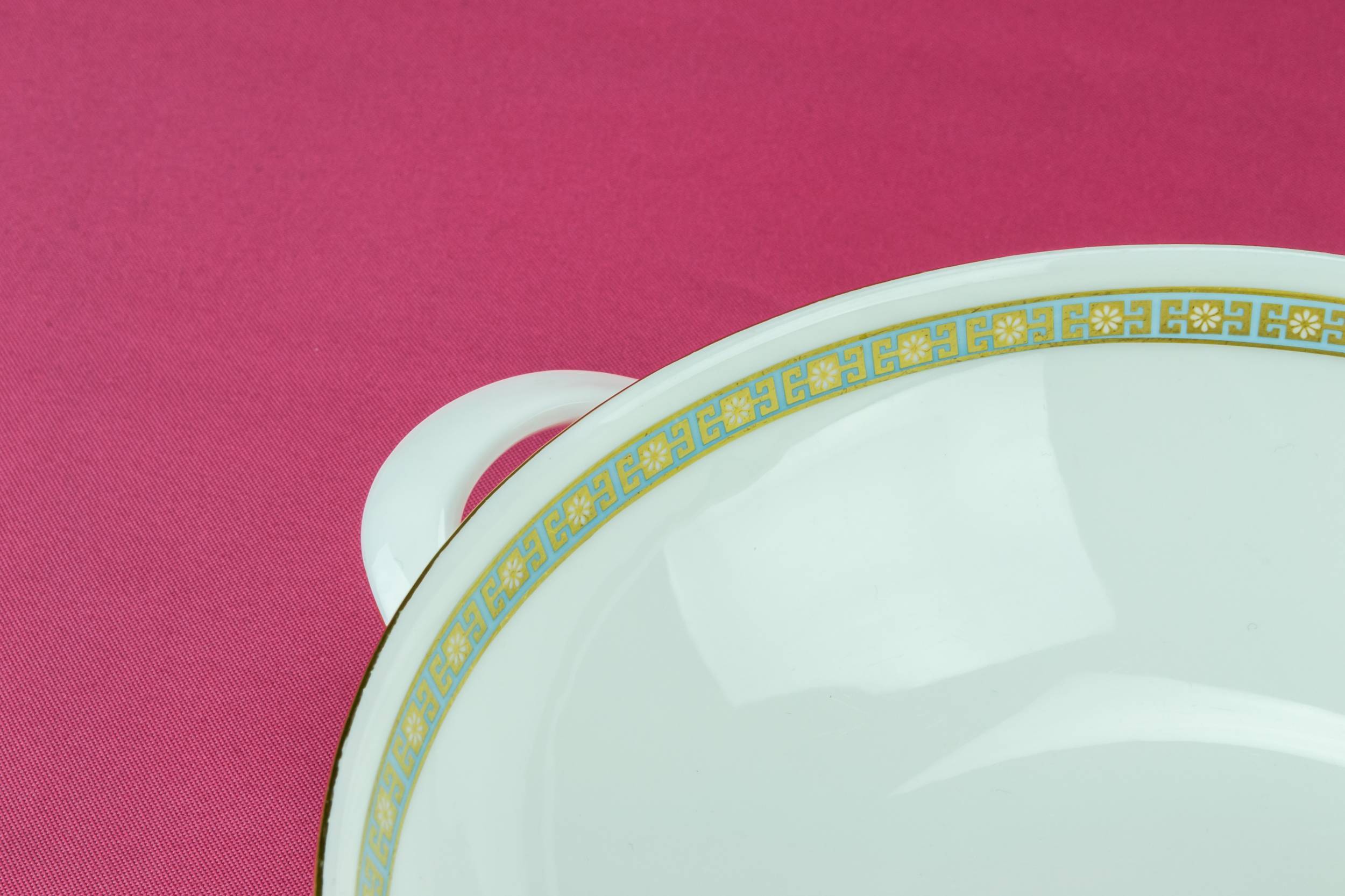 Elegant Porcelain Round — Gilded Royal Doulton tureen 2