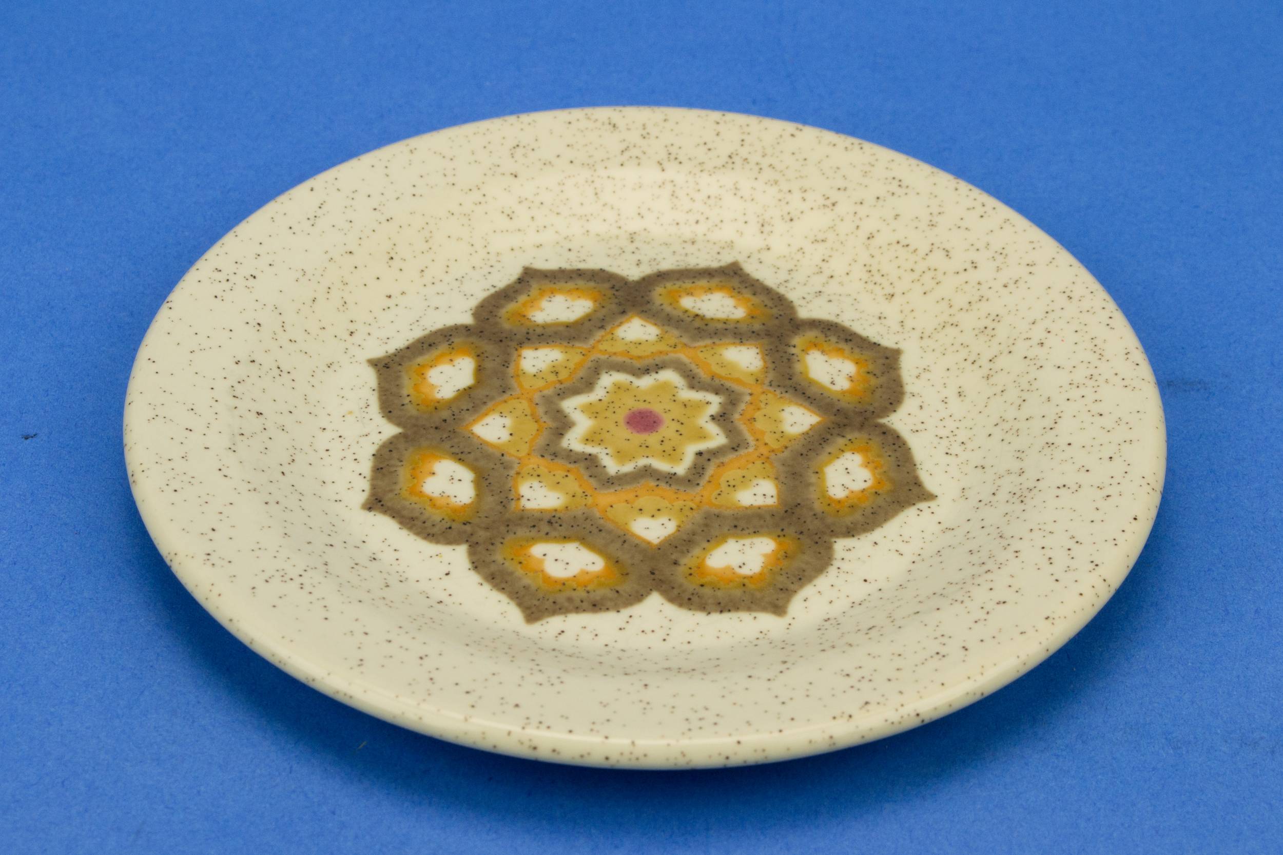 Modernist Attractive 6.1'' — 6 small Palissy plates 1