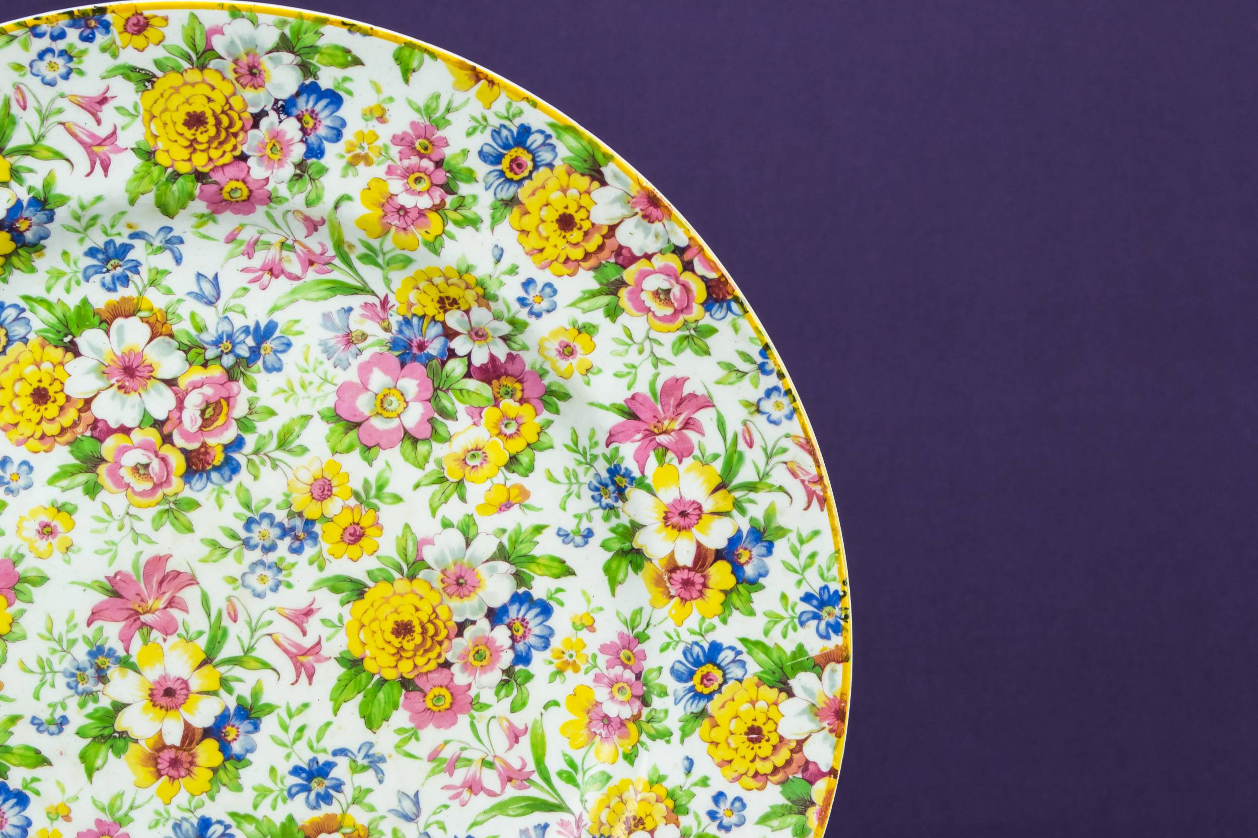 Ceramic Charming CAKE — Chintz cake serving plate 1