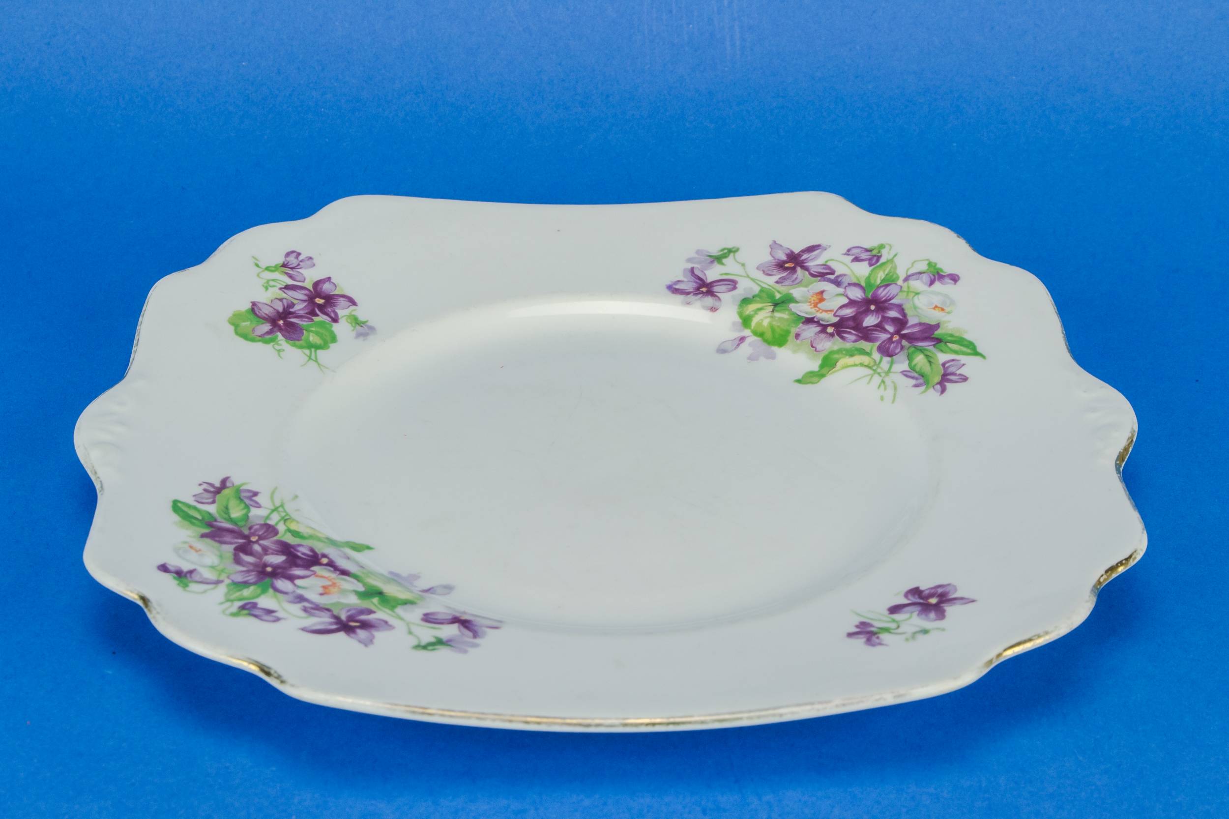 Vintage Retro Floral — Lilac cake serving plate 1