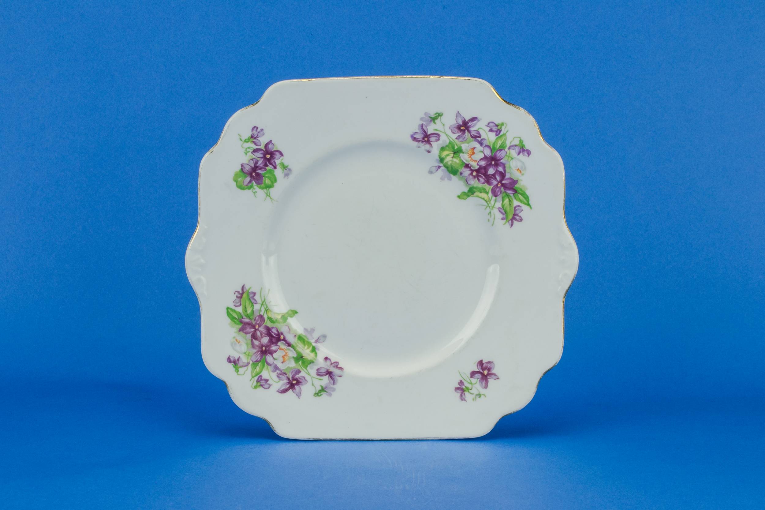 Vintage Retro Floral — Lilac cake serving plate