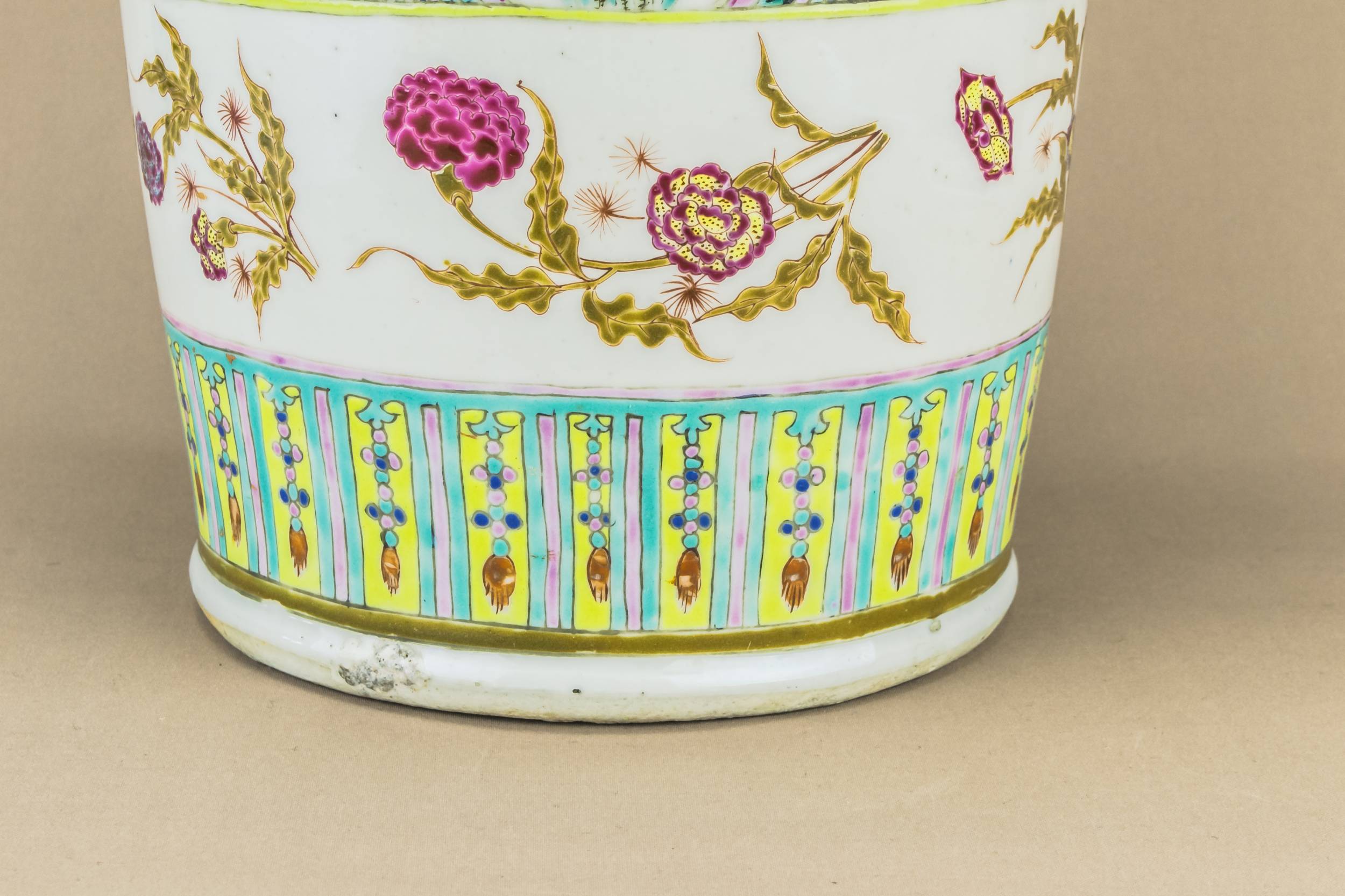 Antique Imposing VASE — Massive porcelain vase 4