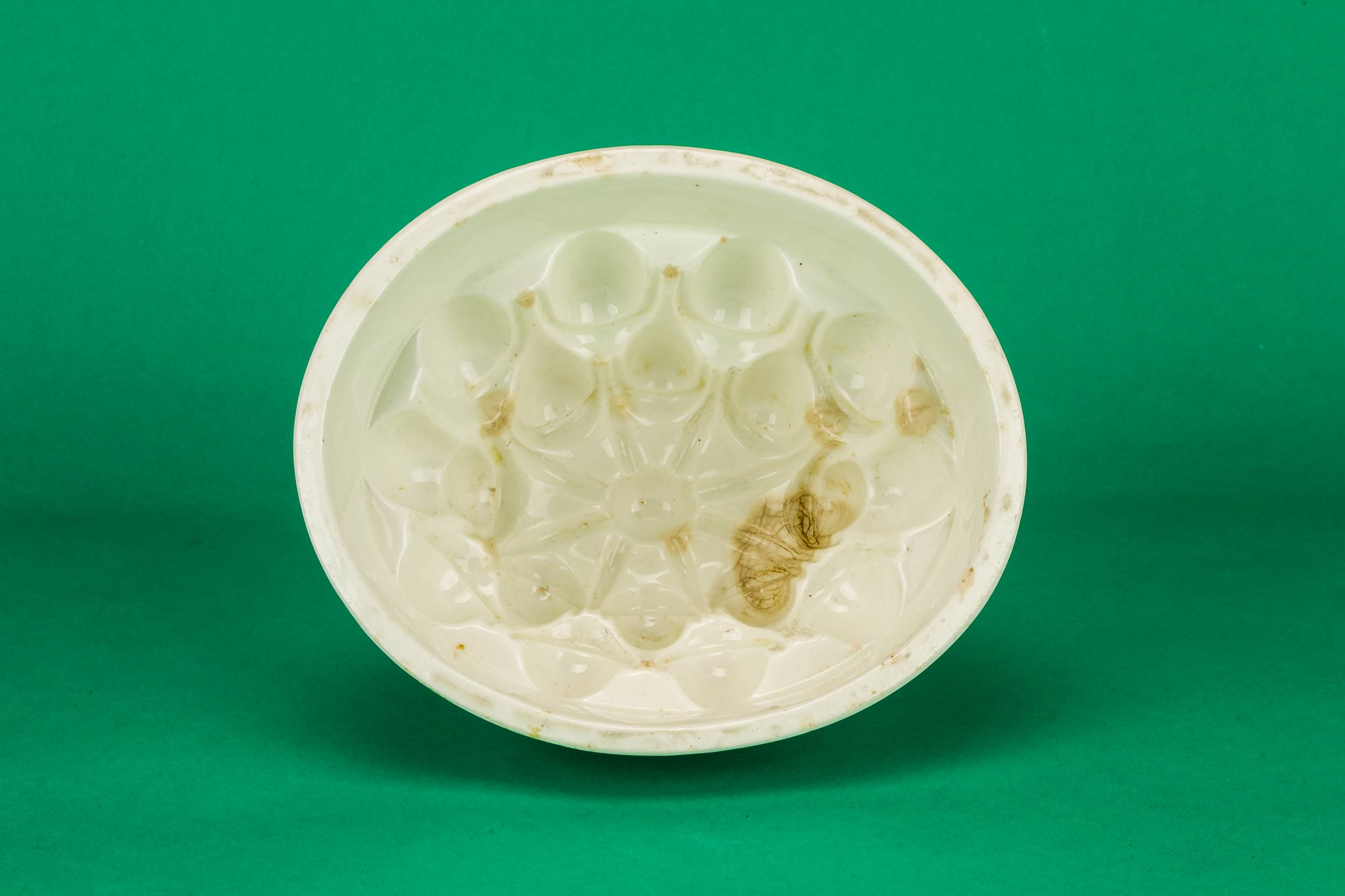 Impressive Stoneware Gadrooned — Massive baking mould