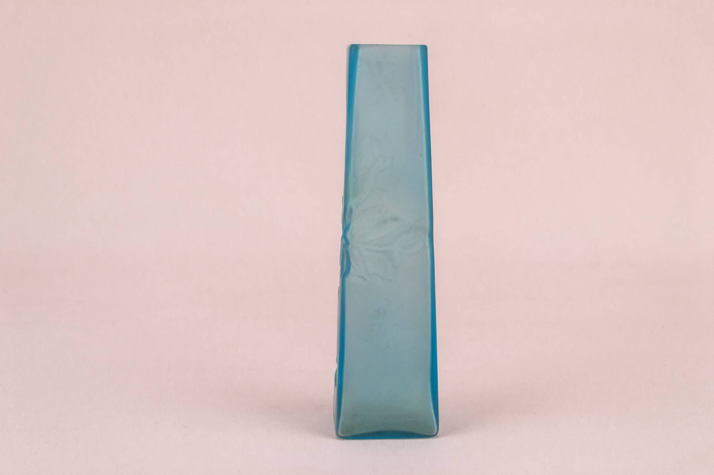 Shabby Chic Vintage — Small blue glass vase 2