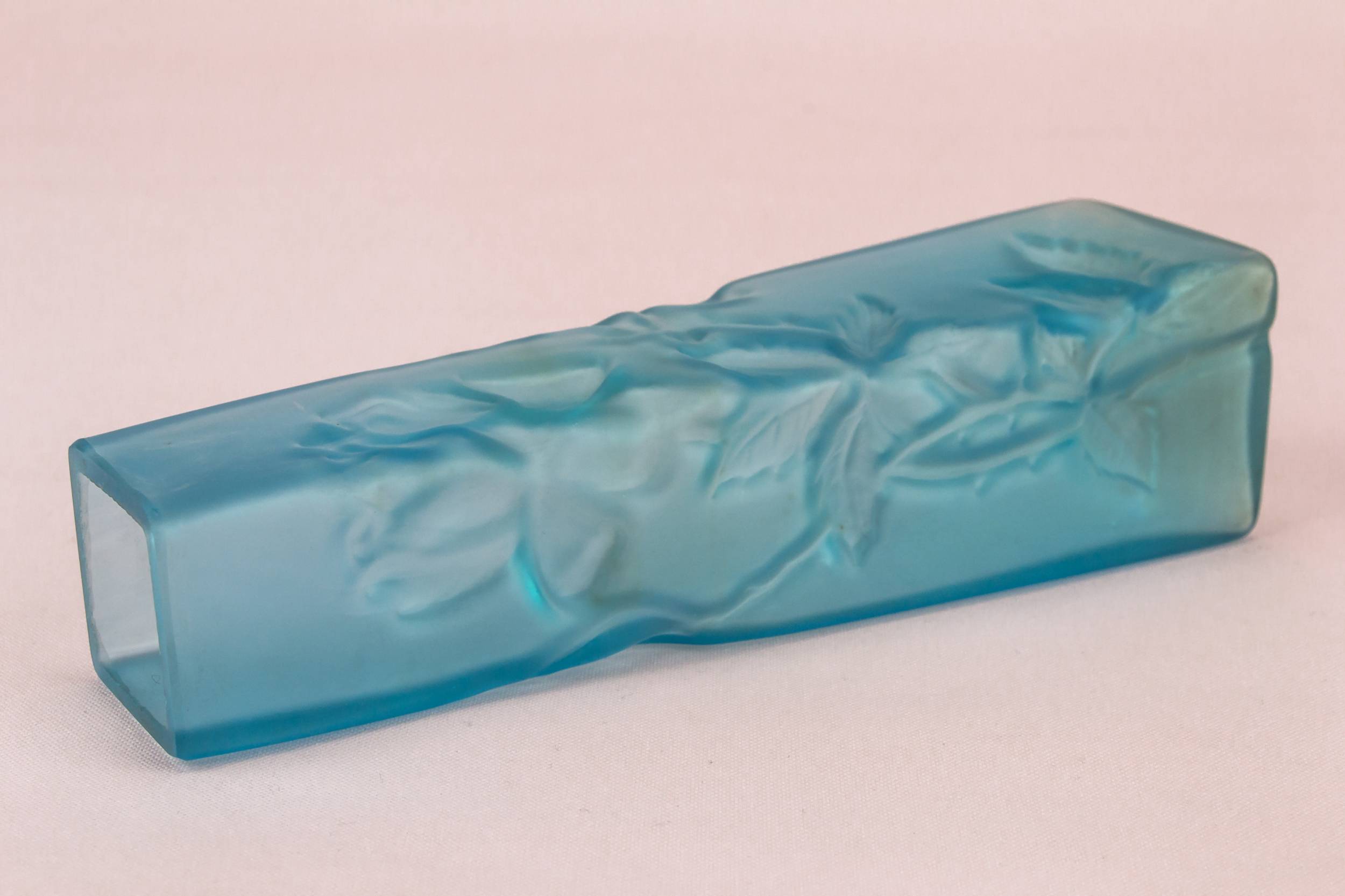 Shabby Chic Vintage — Small blue glass vase 1