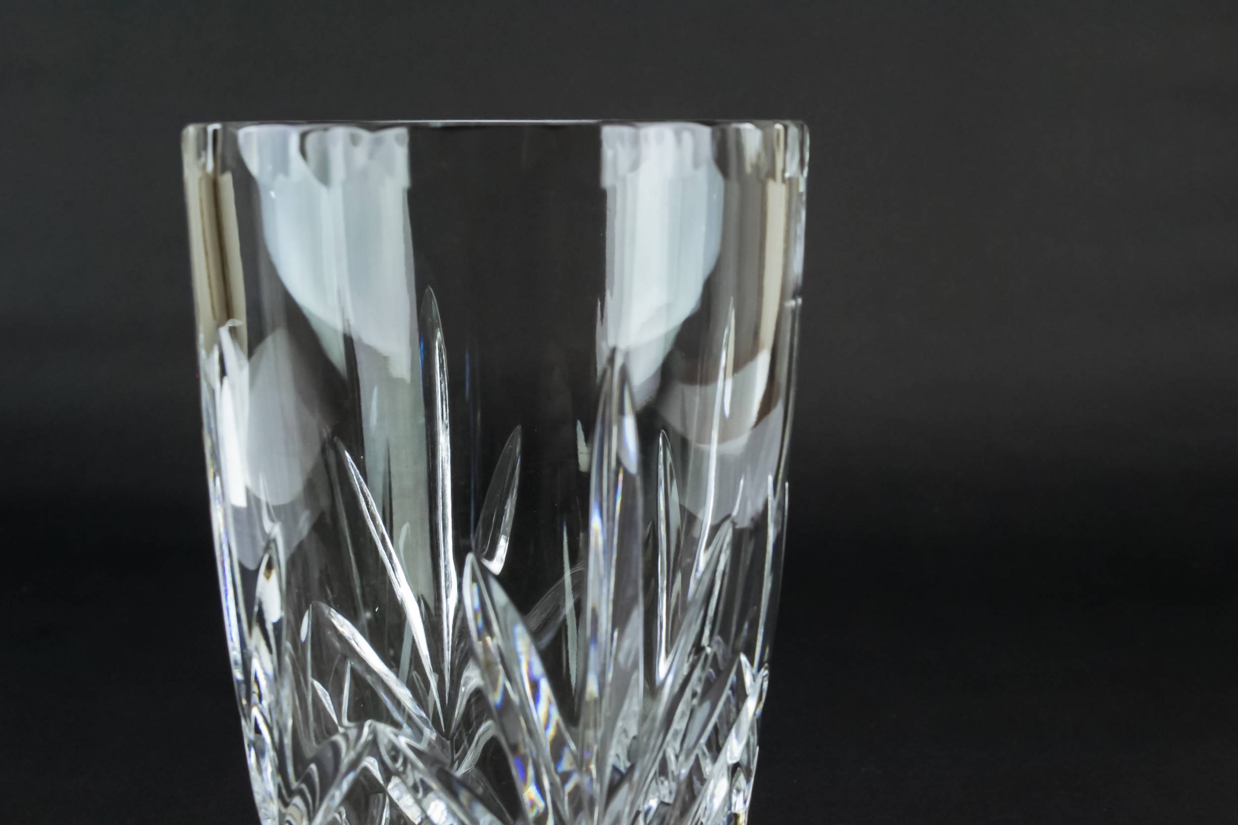 Vintage Traditional Diamond — Cut glass flower vase 1