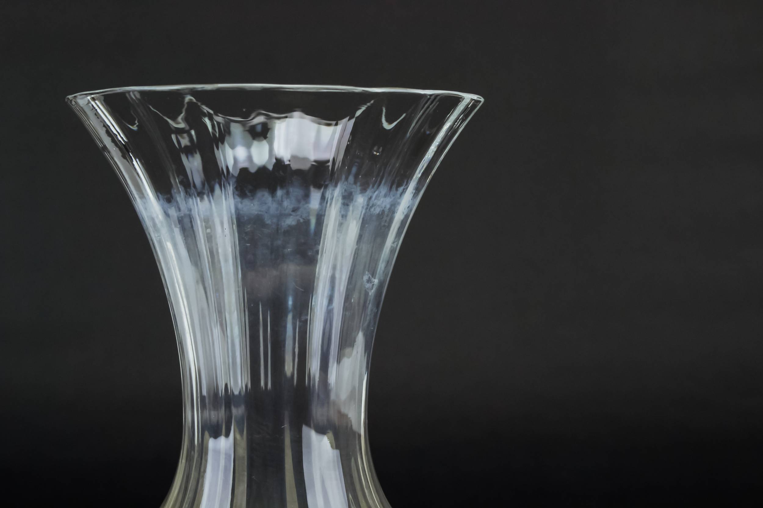 Retro Glass VASE — Blown glass flower vase 1